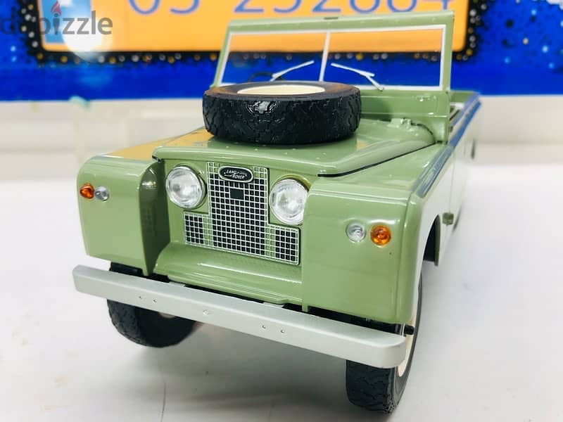 1/18 diecast Land Rover D109 GREEN Series 2 Pickup Open back. 13