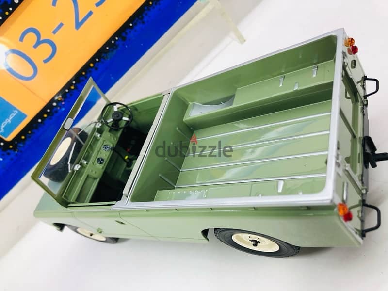 1/18 diecast Land Rover D109 GREEN Series 2 Pickup Open back. 15