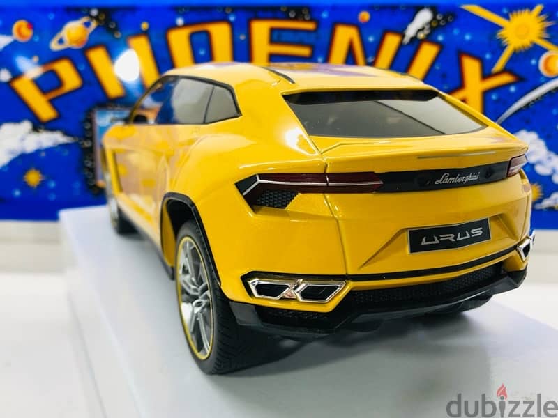 1/18 diecast Lamborghini Urus Mettalic Yellow NEW IN BOX. By Modelcar 9