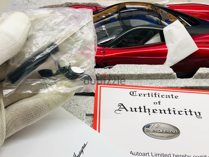 1/18 diecast Autoart Signature Pagani Huayra CANDY RED 78268. 8