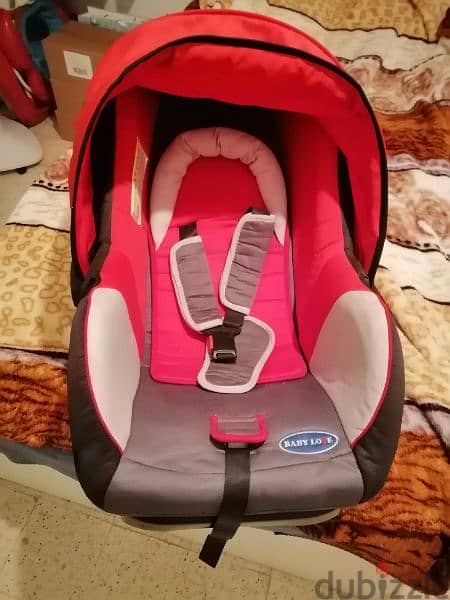 carseat for sale in good condition with baby relax for free 3