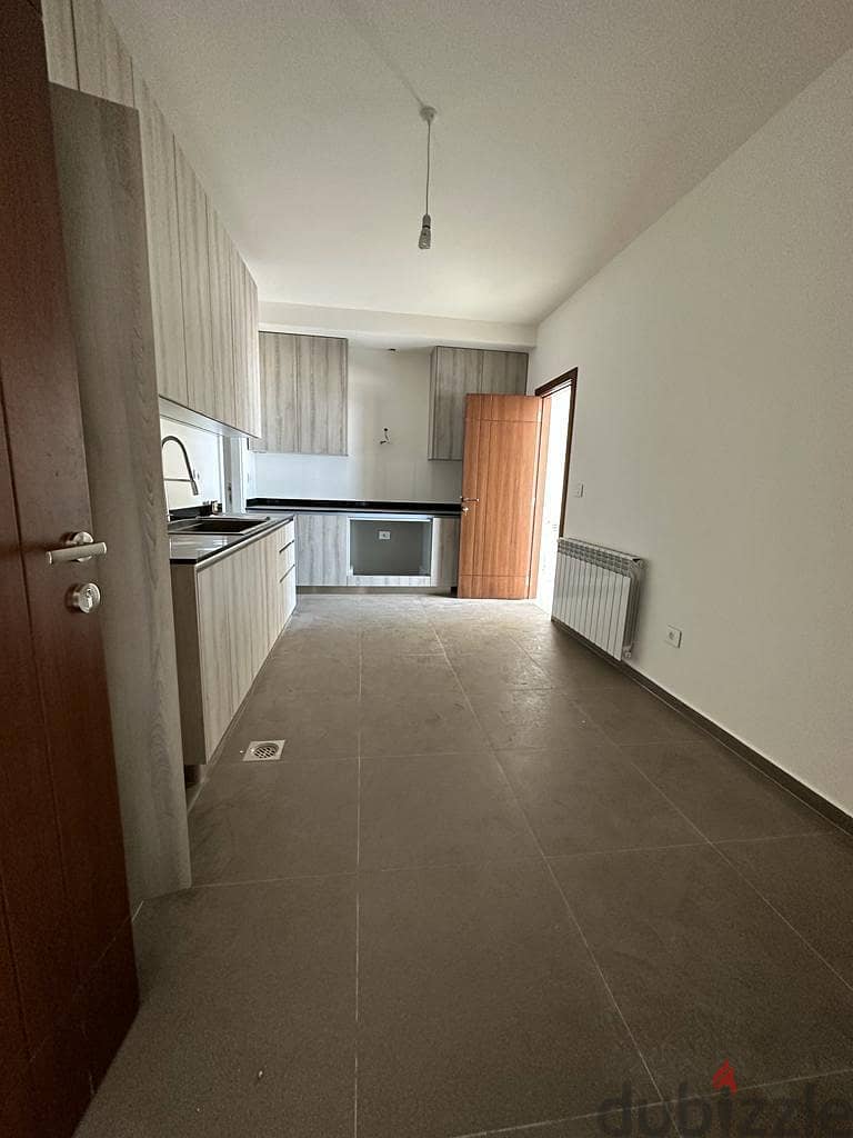 Open Seaview High - end 200 m² Apartment for Sale in Fanar. 12