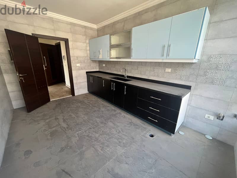 BEAUTIFUL Apartment For Sale in Mazraaشقة جميلة للبيع في مزرعة 2