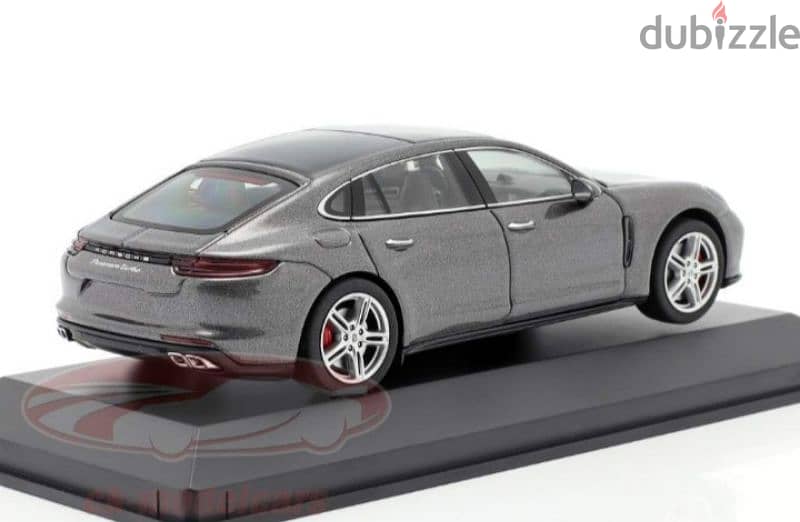 Porsche Panamera Turbo diecast car model 1;43. 3