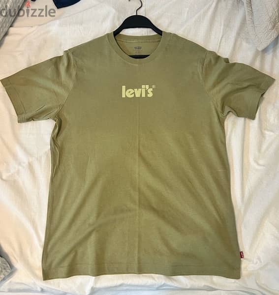 4 Levi’s T-Shirts for sale 1