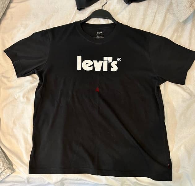 4 Levi’s T-Shirts for sale 4