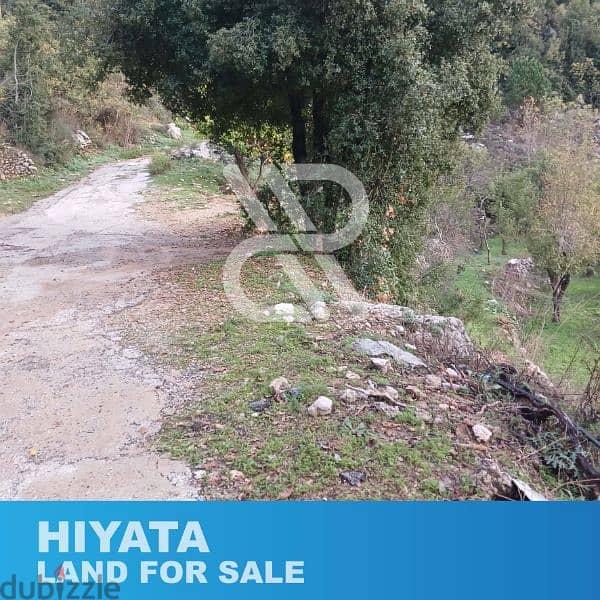 Land and old house for sale in Hiyata - أرض ومنزل قديم للبيع في حياطة 3