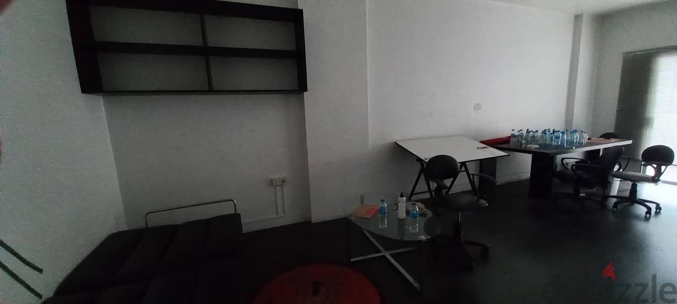 Office in commercial center in Zalka for rentمكتب في المركز التجاري 1