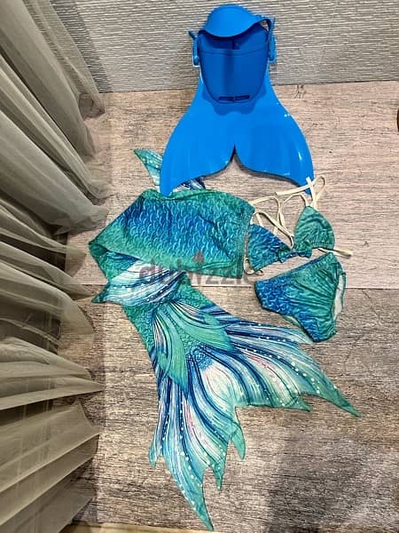 mermaid set like new size from 4 till 7 years 1
