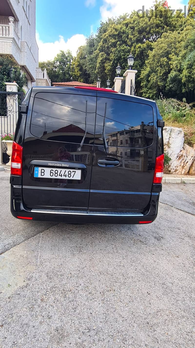 Mercedes Vito black on black fully loaded, 4 Cylinders : 76 159 068 2