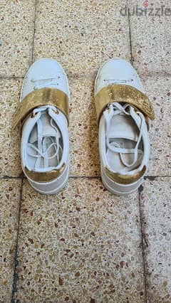 Louis Vuitton sneakers حذاء