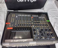 Digital Mixer - BEHRINGER X32 Compact w/ Flight Case