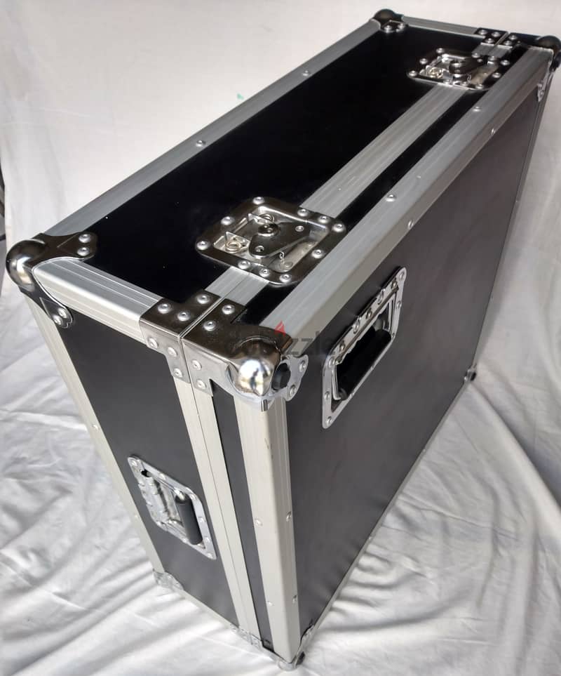 Digital Mixer - BEHRINGER X32 Compact w/ Flight Case 4