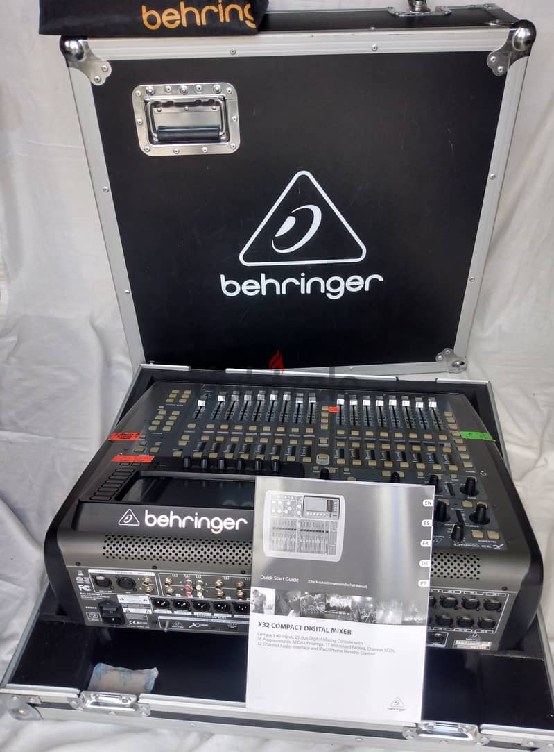 Digital Mixer - BEHRINGER X32 Compact w/ Flight Case 12