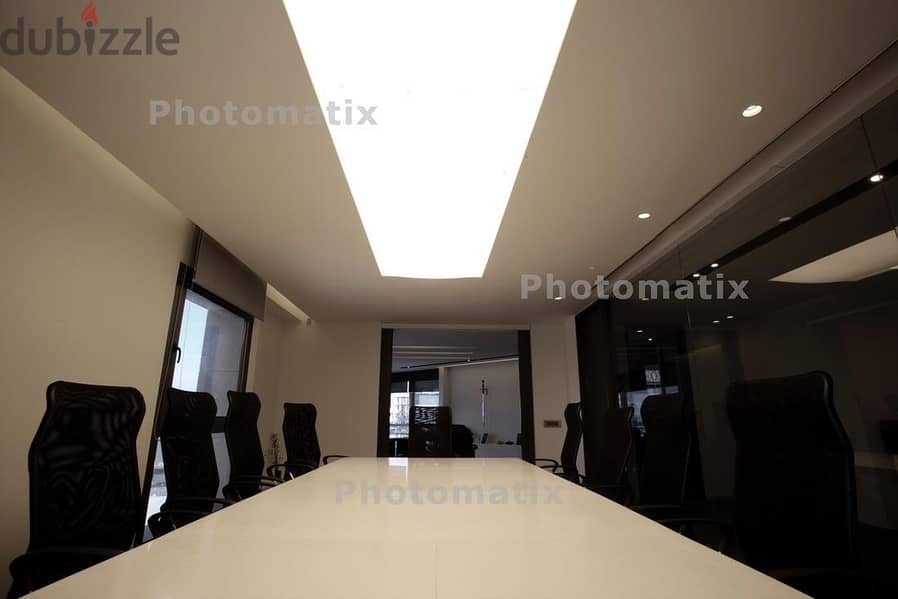 High-end 500 m² in Parallel Towers Office for Sale! 6