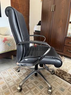 Genuine Leather used office chair كرسي مكتب جلد اصلي 0