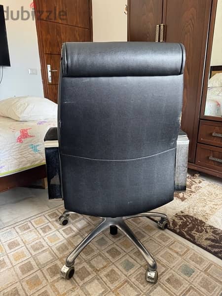 Genuine Leather used office chair كرسي مكتب جلد اصلي 1
