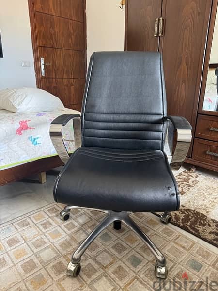 Genuine Leather used office chair كرسي مكتب جلد اصلي 2