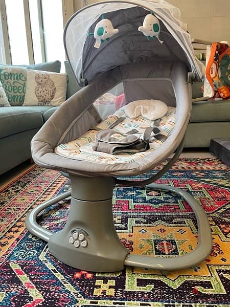 baby swing and seat/ used one month / seems like new 2