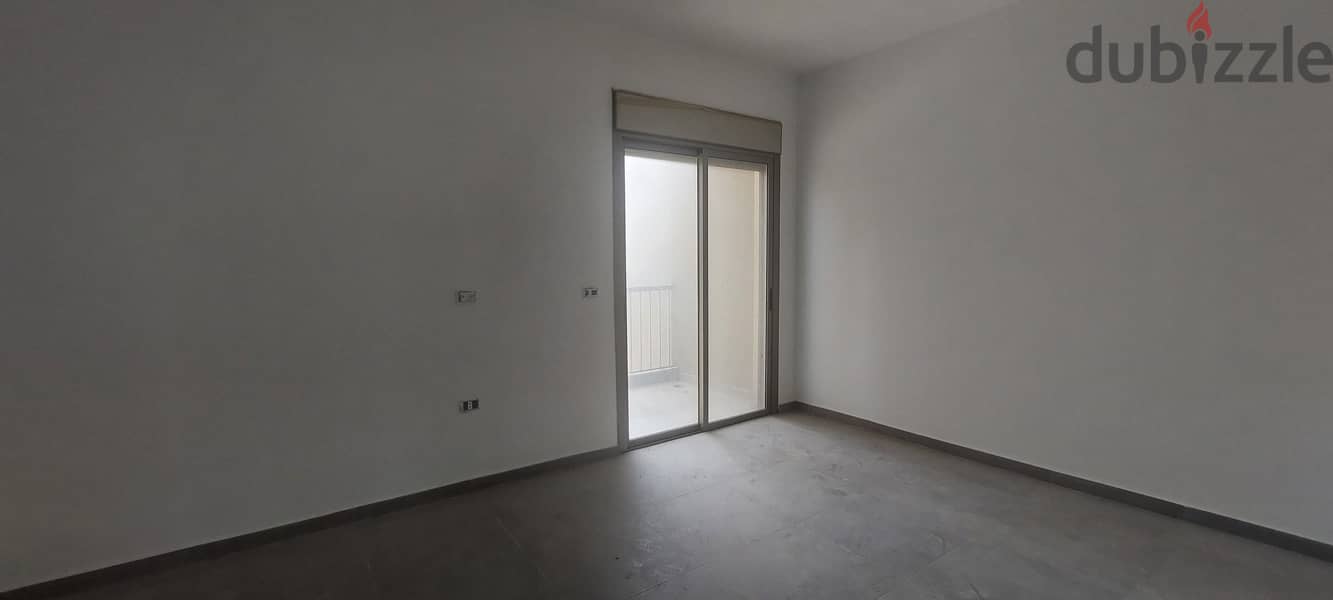 Apartment for Sale in Ain El Remmaneh شقة للبيع في عين الرمانة 3
