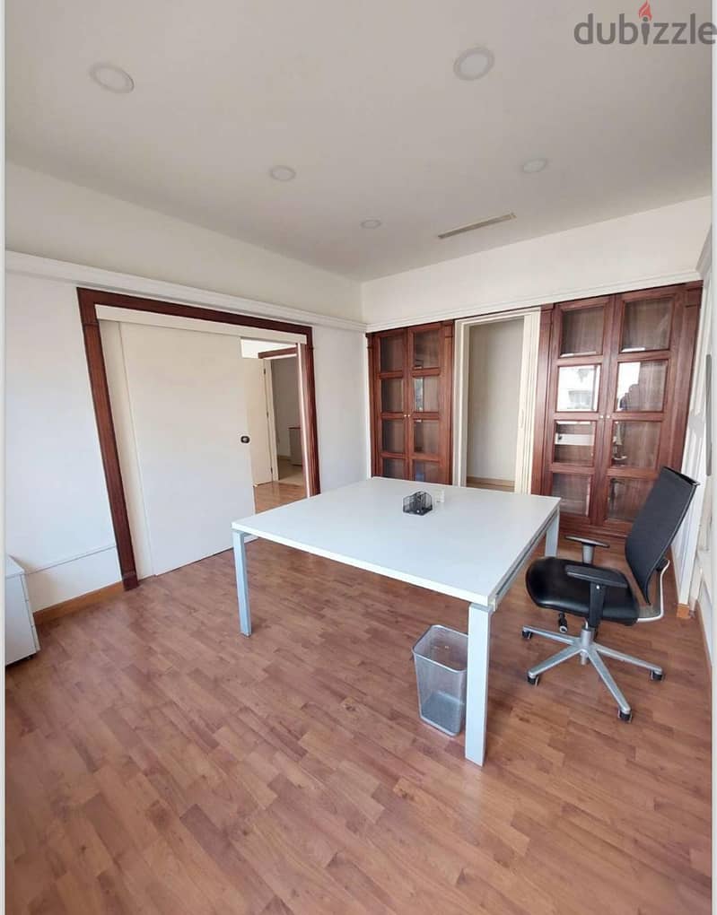Office for RENT in Badaro مكتب للاجار في بدارو 2