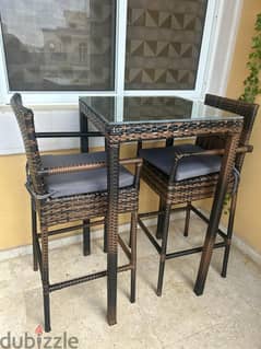 Handmade Table with 2 High Chairs and Cusions - Exellent finishing