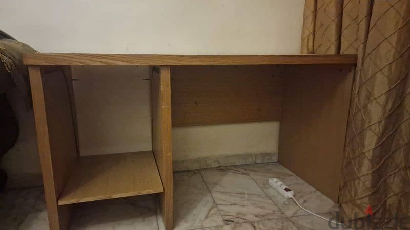 office table bas be 30$ 1