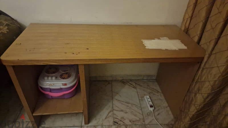 office table bas be 30$ 2