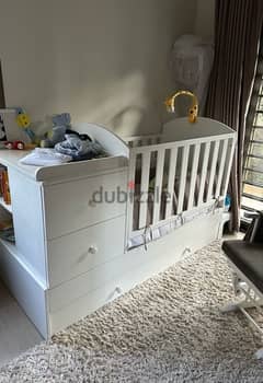 wooden crib/bed