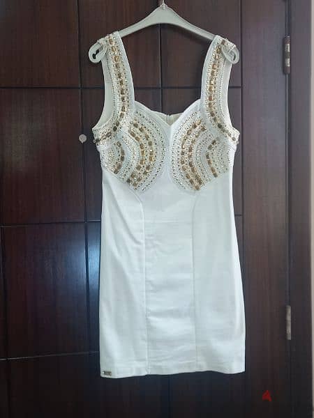 A short Dress with a good quality. Used only one time. Size 42 2