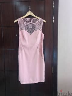 A dress with a very good quality and only used one time . Size 42 0