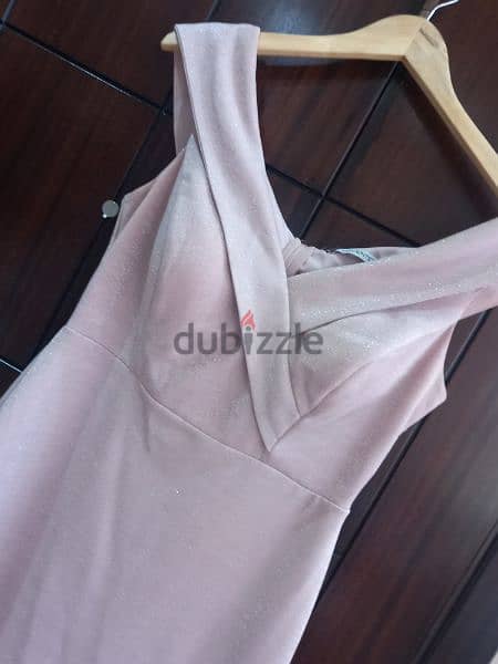 A dress with  good condition and a very nice design . Only used onetime 1