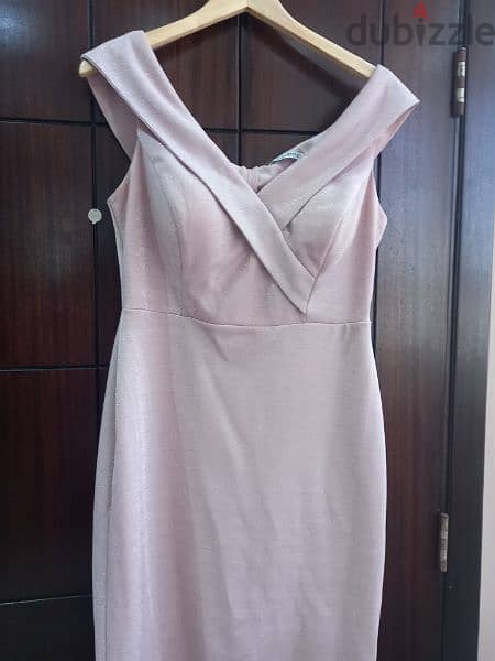 A dress with  good condition and a very nice design . Only used onetime 6