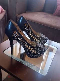 A double heel gith good condition Only used one time Size 39