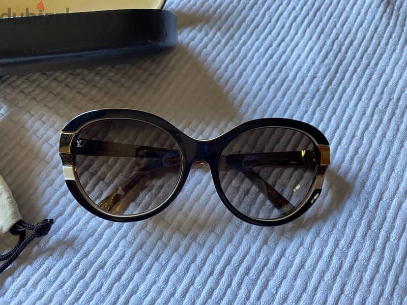Louis Vuitton Sunglasses Excellent Condition 10