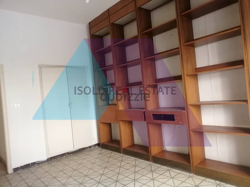 A 200 m2 apartment with a garden for rent in Hamra 9