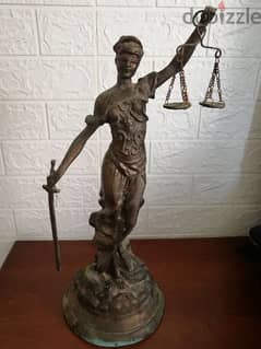 تمثال العدالة