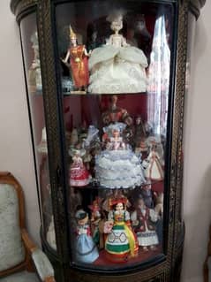 doll cabinet 0