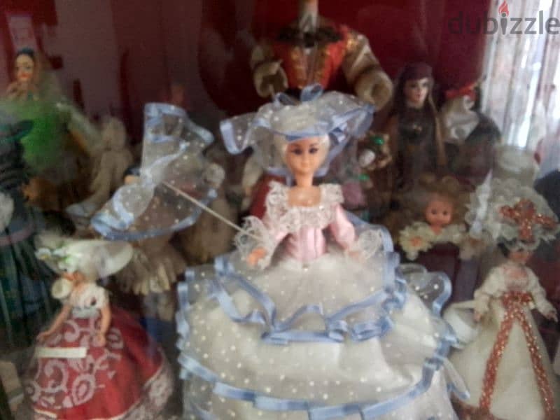 doll cabinet 1
