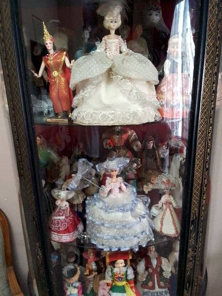 doll cabinet 7