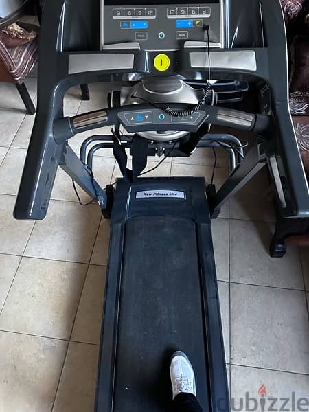 300$ treadmill machine 1