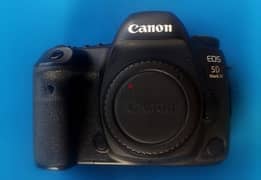 CANON EOS 5D Mark IV (4)  + 4 batteries and charger 0
