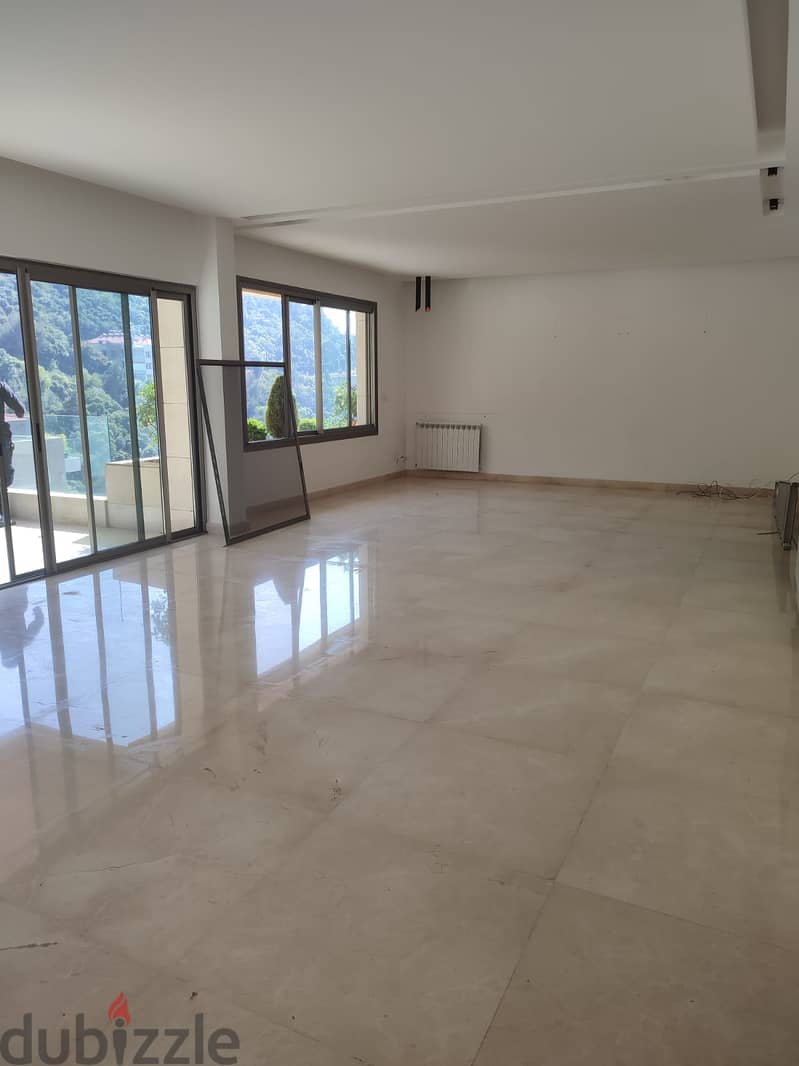 Captivating 225m² Apartment in Bayada for Sale 0