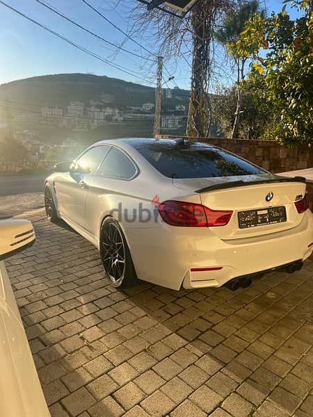 BMW M4 competition 4