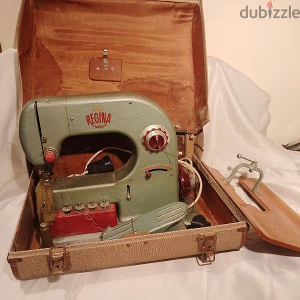 Antique Sewing machine 0