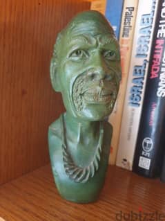 تمثال نحت من حجر فيردايت الأخضر،تمثال نصفي لرجل افريقي مع توقيع الفنان