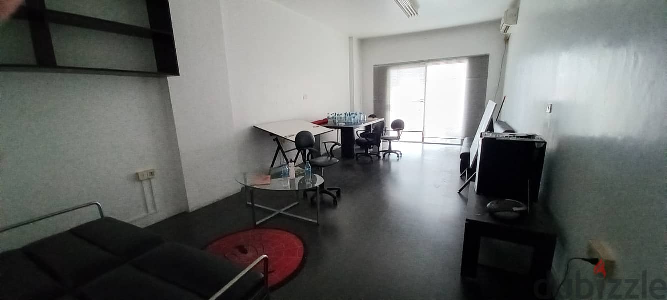 Office in Zalka in commercial center for rentمكتب في الزلقا في المركز 7