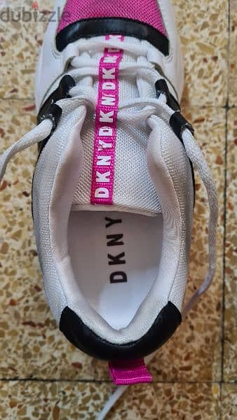 DKNY sneakers shoes نسواني حذاء 1