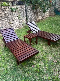 set of 2 sun-loungers plus 1 table