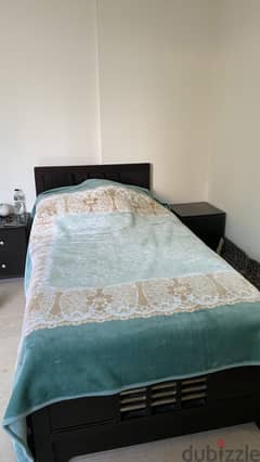 Full Bedroom ( bed + wardrobe + dresser + commodes + matresses) للسفر